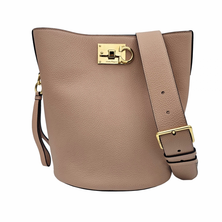 salvatoreferragamo-01sat.jpg